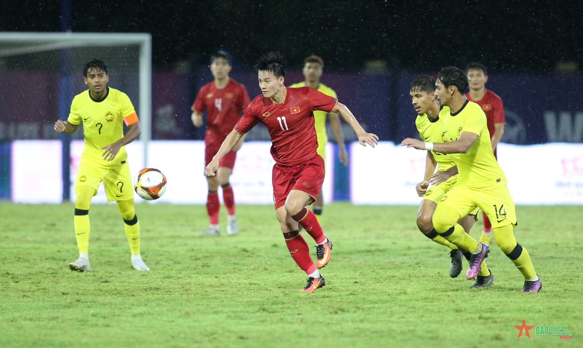 Thắng U22 Malaysia, Đội tuyển U22 Việt Nam giành quyền vào bán kết